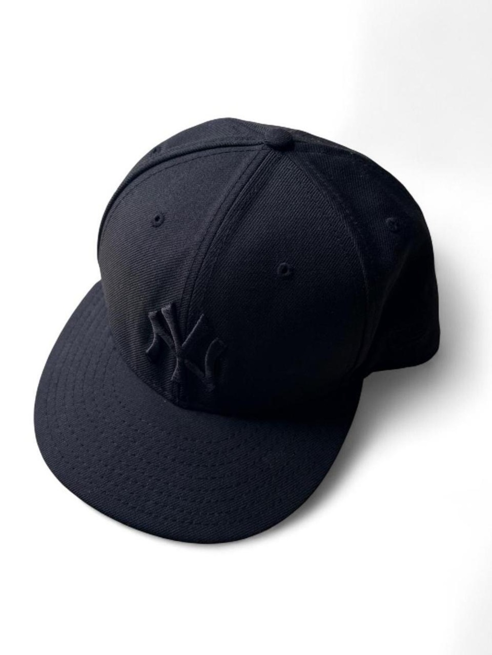 New Era New York Yankees Fitted Cap Black-on-Black – Size 7 3/8